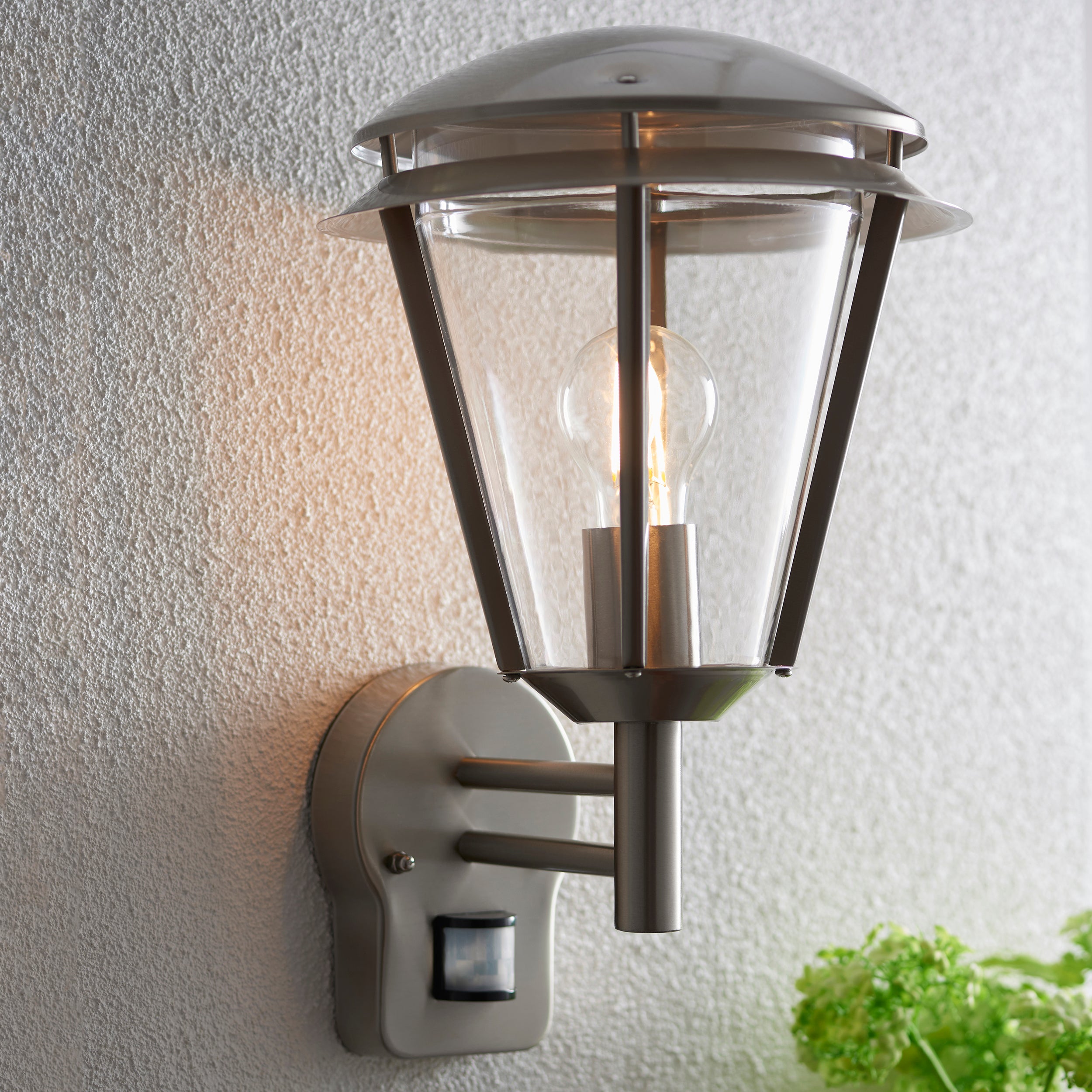 Inova PIR 1lt wall IP44 60W-1