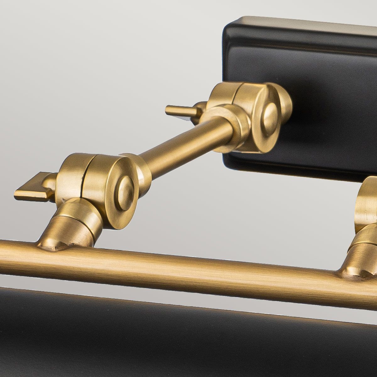 Winchfield 4lt Large Picture Light 1