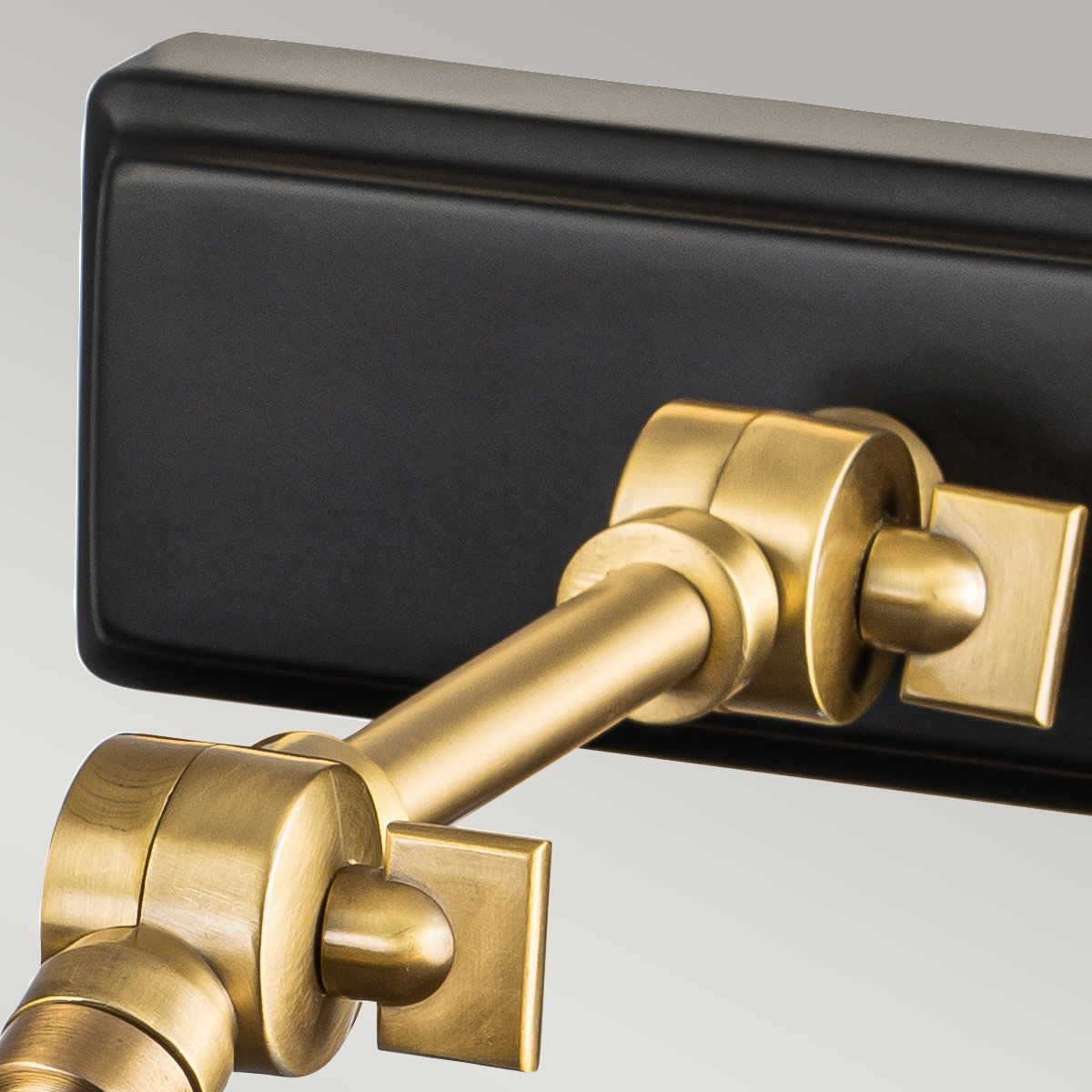 Winchfield 2lt Medium Picture Light 1